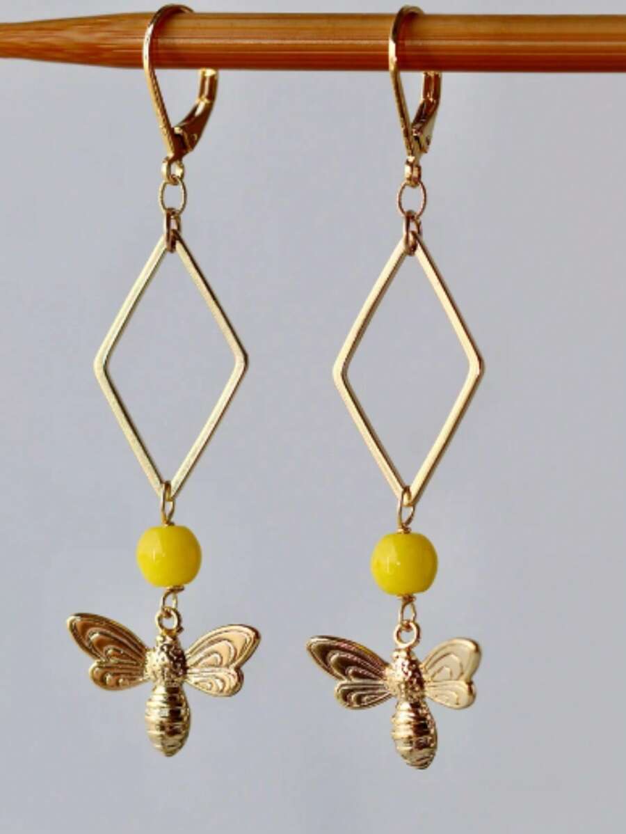 2pcs Stylish Bee Rhombus Design Metal Golden Color Pendant Earrings For Women, Suitable For Garden Party, Outings, Daily Wear
