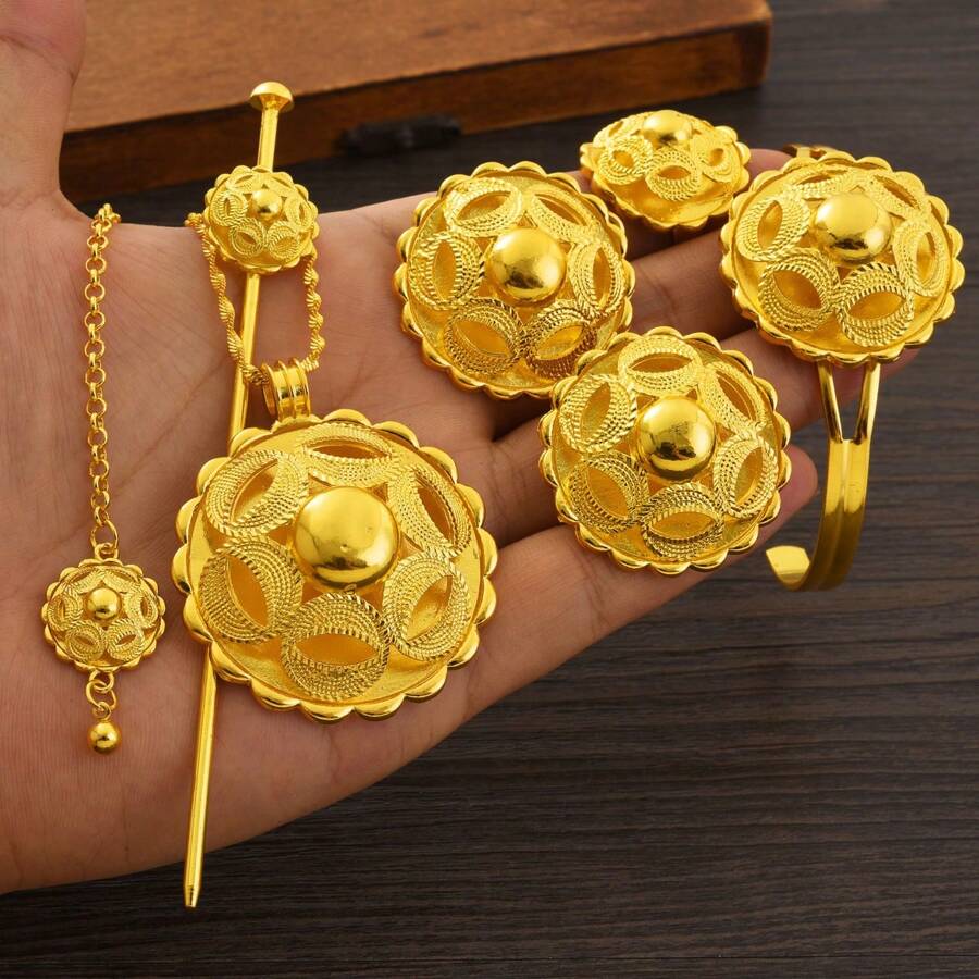 Set de joyería de 4 a 6 piezas de estilo africano y árabe con color dorado clásico e incluye aretes, anillos, collares, pulseras, cadenas para el cabello y pasadores para el cabello, regalos para fiestas de Oriente Medio