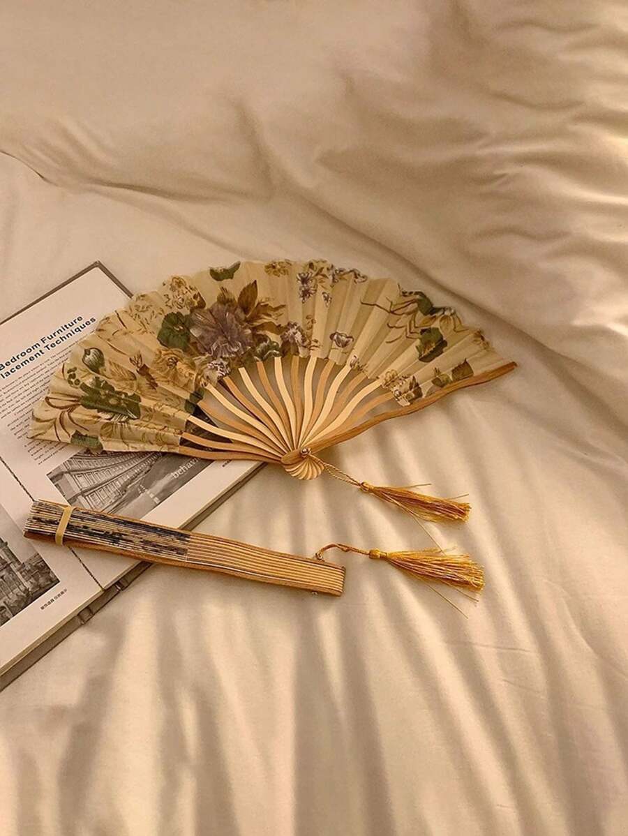 1/2 Stücke faltbarer Bambus Fächer für Mädchen mit Quasten & Blumen, traditionelles chinesisches Kostüm Tanzzubehör Vintage, Mädchen Bambus faltbarer China-Chic kleiner Fächer mit Quasten Blume Kostüm-Requisiten, eleganter, angenehmer und prachtvoll Stil, Fotografie Requisiten können mitgenommen und zusammengeklappt werden für den Sommer, für Hochzeiten, Geschenke, Hochzeitspartys, für Partys, Proms, Ausflüge