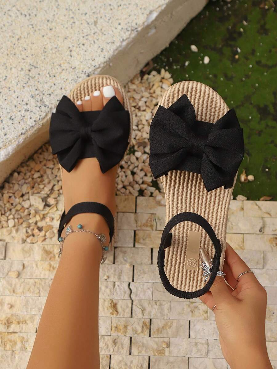 Nuevas sandalias con suela gruesa y decoración de lazo lindo, de estilo casual y elegante para ocasiones de primavera/verano como fiestas de jardín, compras, caminatas en la playa. Disponibles en rosa romántico, blanco puro, negro clásico y estampado de leopardo feroz.