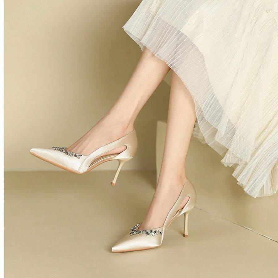Sandali con tacco alto e plateau da donna , con punta chiusa e tacco a spillo, con strass e tacco a spillo.