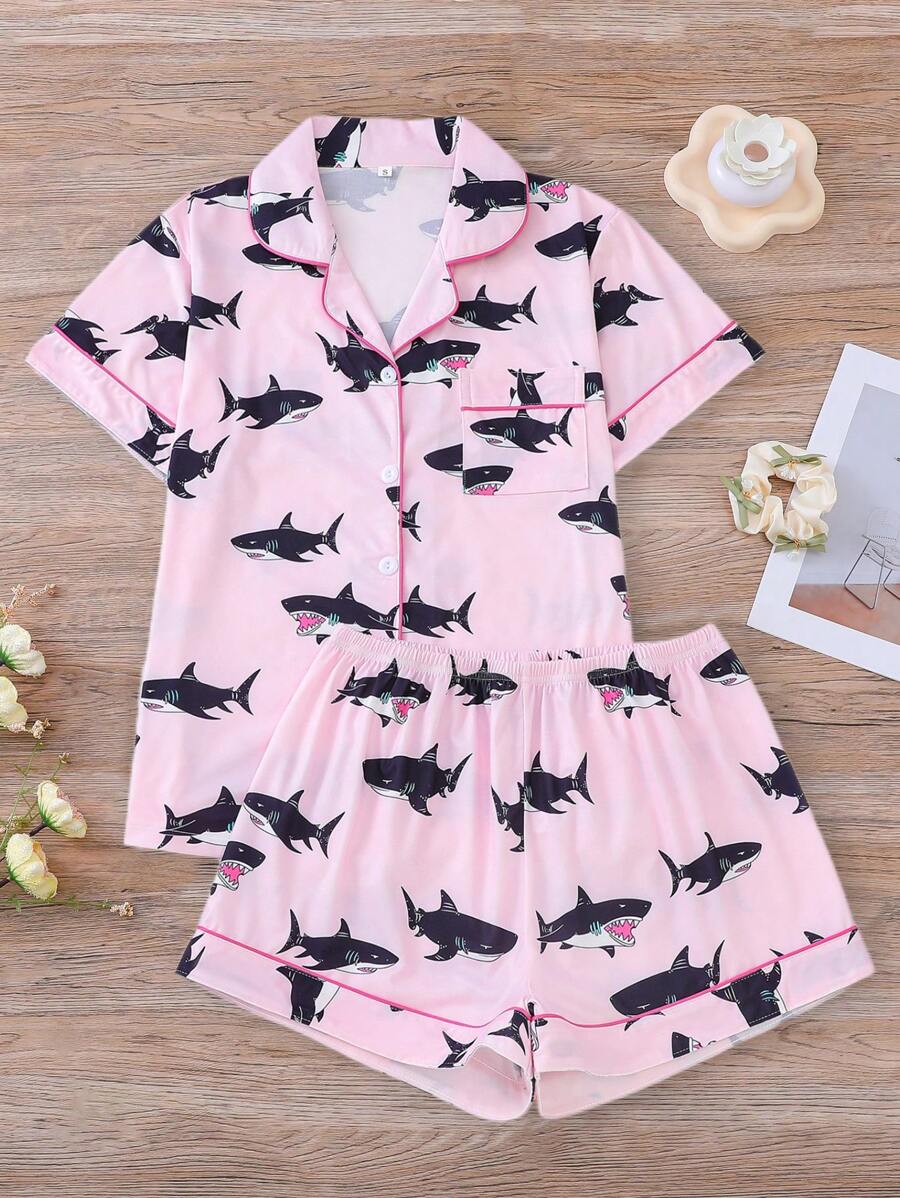 Set de 2 piezas de ropa de dormir con estampado de tiburón lindo para mujer, incluye camisa con cuello de solapa y shorts de cintura elástica, ropa de estar en casa informal para primavera/verano
