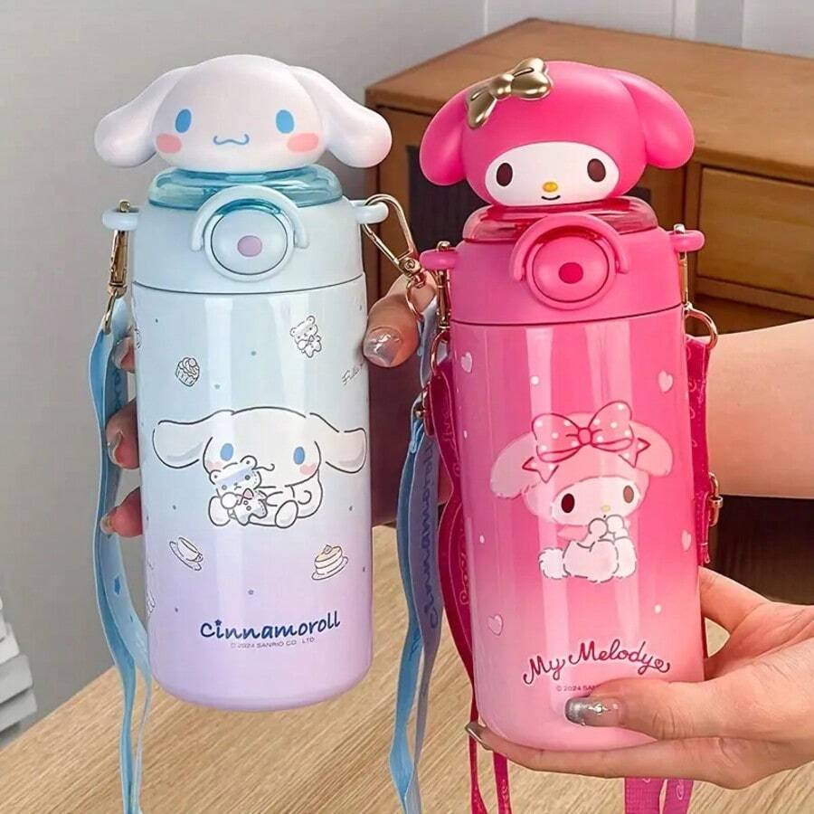 Sanrio 1 Stück Hello Kitty 316 rostfreier Stahl Isolier-Wasserflasche 600ml auslaufsicher mit Strohhalm & Riemen, süßer Buchstabendruck Reise-Trinkbecher für Frauen, Weihnachten Halloween Thanksgiving Geschenk, Urlaubsgeschenk | Charakter-Themen-Trinkflasche