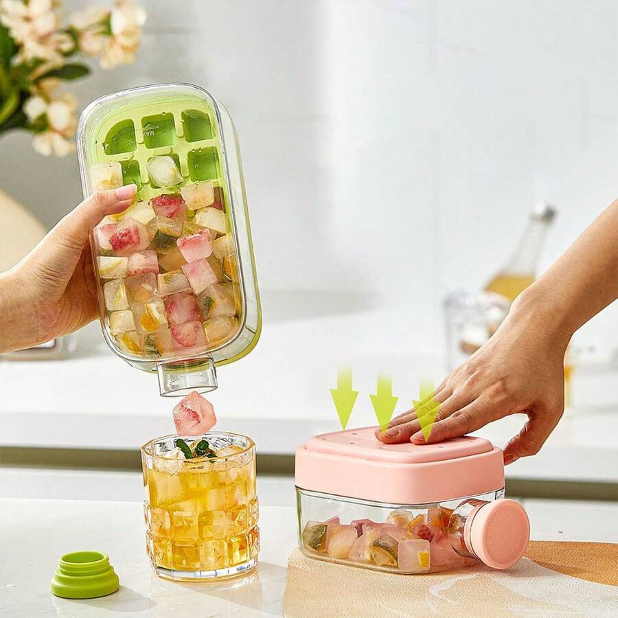 1 pezzo Stampo per cubetti di ghiaccio di grande capacità, frullatore portatile da esterno altamente attraente per bevande ghiacciate, adatto per contenitori di bevande refrigerate, teiere alla frutta e bottiglie di limone, dispensatore di bevande per intrattenimenti familiari, feste e festival, stampo per cubetti di ghiaccio, griglia per cubetti di ghiaccio pressati, scatola di conservazione dei cubetti di ghiaccio fatti in casa, scatola di conservazione per frigoriferi domestici, bottiglia d'acqua con griglia per cubetti di ghiaccio congelati che può essere trasportata con sé