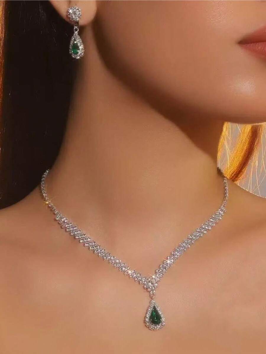 Ensemble de bijoux avec pendentif goutte d'eau cristal scintillant, accessoires de mariage de mariée de luxe, convient pour les soirées formelles
