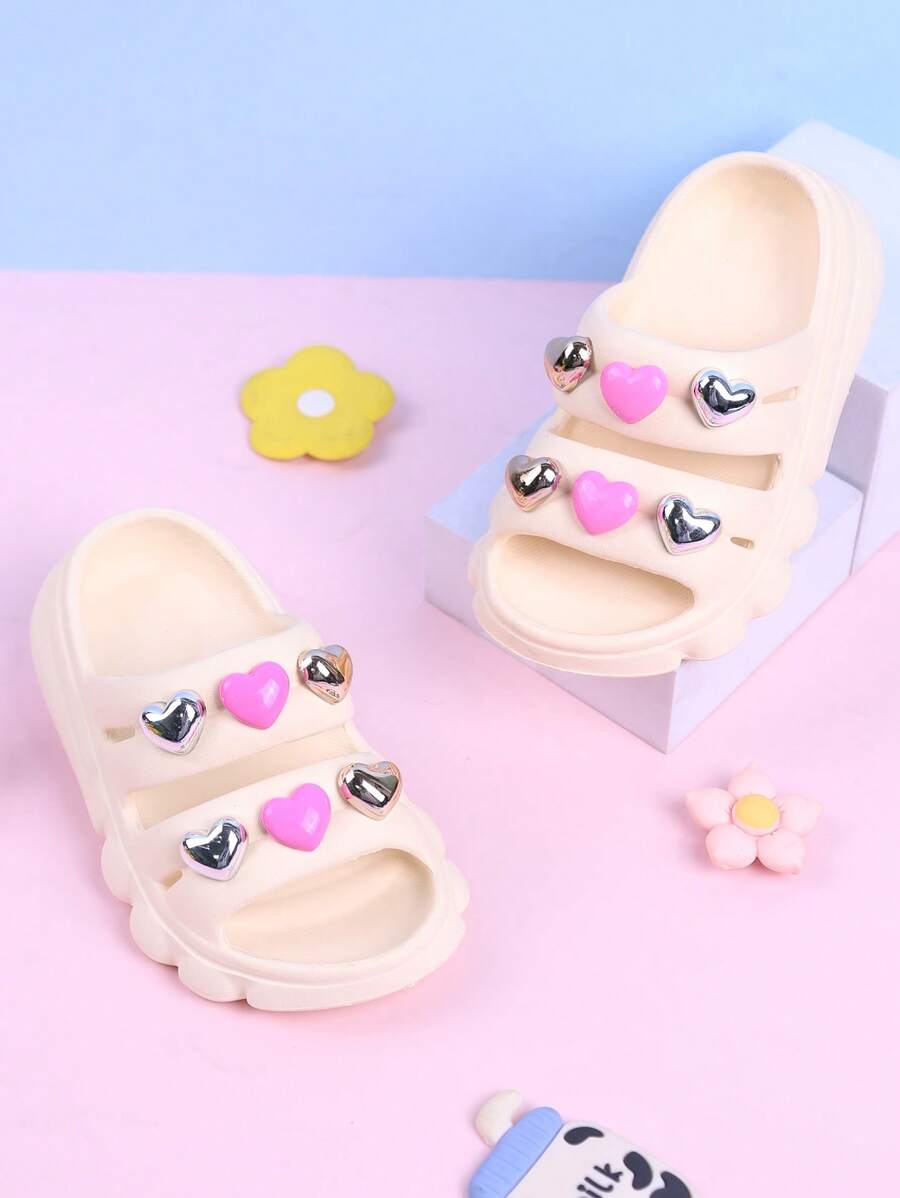 1 paio di sandali per bambine con decorazione a cuore, antiscivolo, scarpe estive con fori da indossare all'aperto, ciabatte da spiaggia
