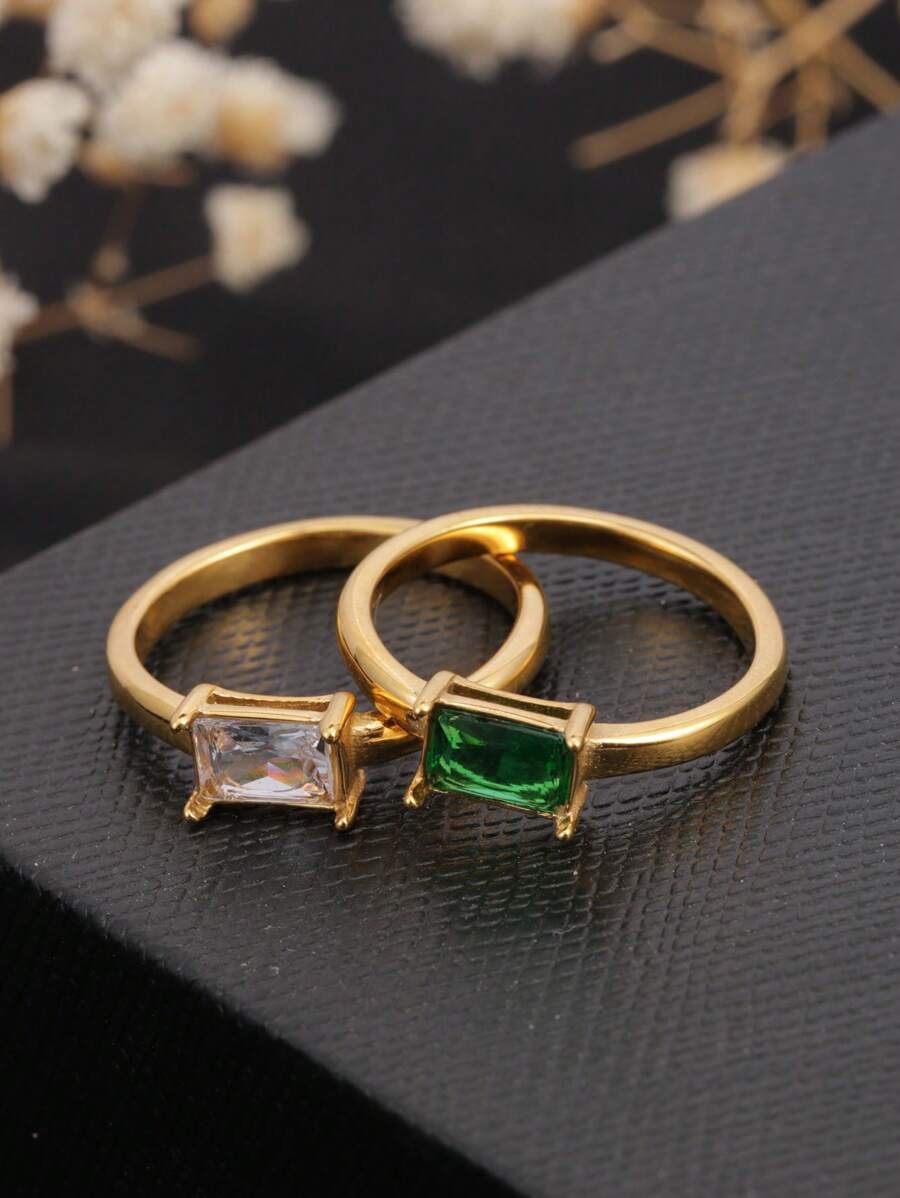 1 pièce Bague carrée simple plaquée or 18 carats en acier inoxydable avec micro-incrustation de CZ vert et blanc, conception élégante, à la mode, polyvalente et minimaliste. Convient pour le bureau et les déplacements pour dames, cadeau pour la petite amie