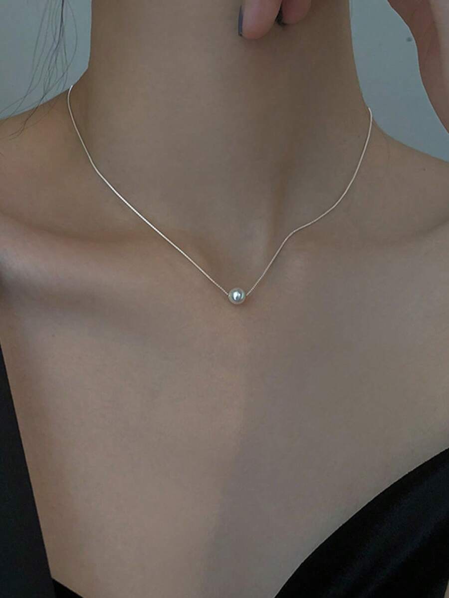 Collar de perlas francesas de lujo ligero para mujer, cadena de suéter de nicho, collar de alta gama, popular cadena de clavícula con colgante