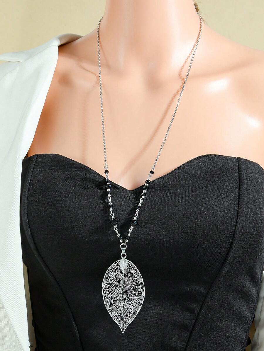 TopHanqi 1 colar minimalista elegante com pingente vazado e design de folha, adequado para mulheres para uso diário, festas, reuniões, deslocamentos, presentes, todas as estações