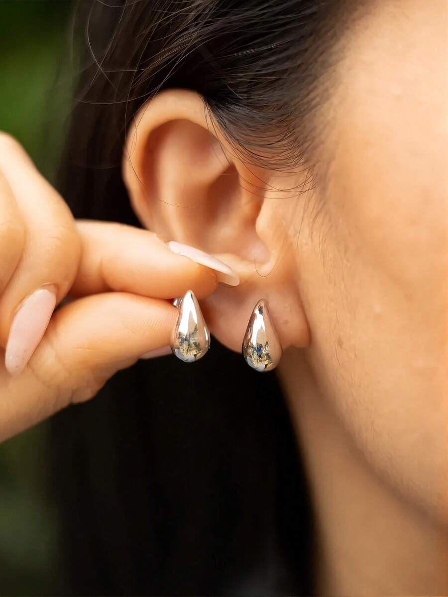 1 par de pendientes de lujo y alta gama con forma de gota de agua, elegantes y versátiles, exquisitos y sencillos, suaves y personalizados, adecuados para el uso diario de las mujeres y regalos festivos
