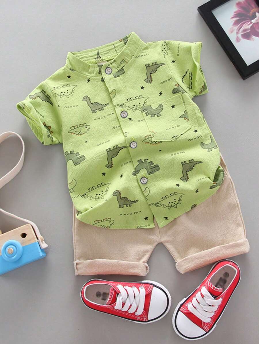 Conjunto de camisa de manga corta con cuello alto y pantalones cortos con estampado de dinosaurios de dibujos animados para bebés y niños pequeños para el verano