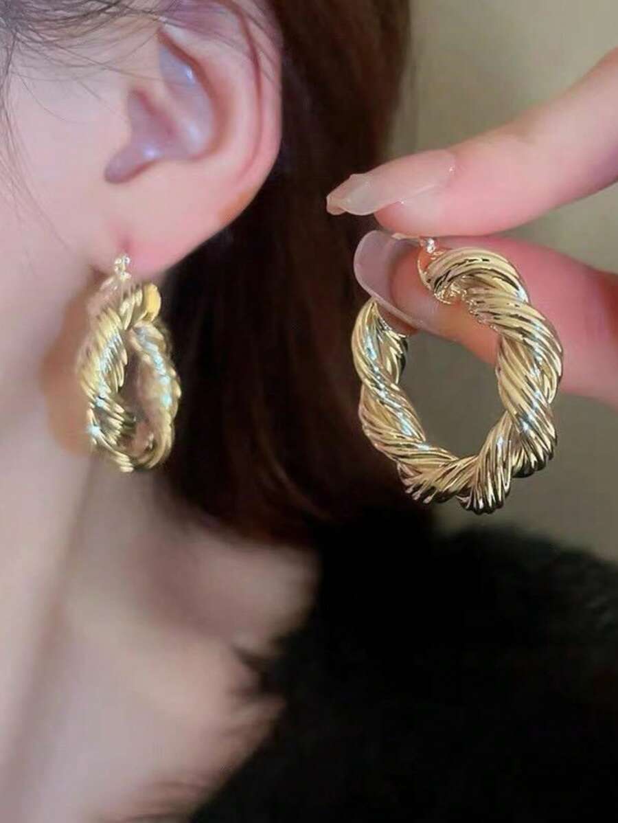 1 Pair European & American Style High-End Gold Twisted Hoop Earrings, Vintage C-Shaped Earring, Fashion Ear Jewelry For Women