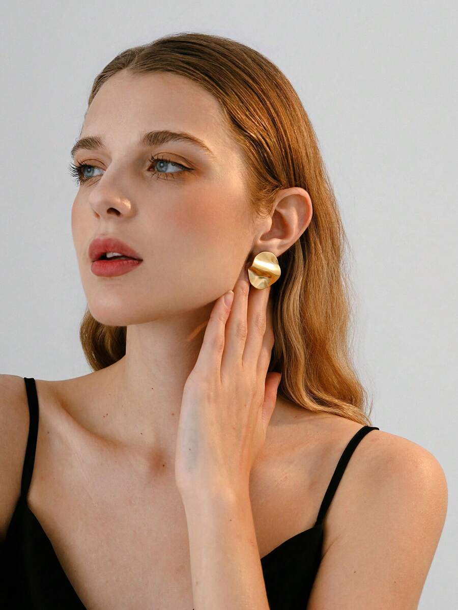 1 peça de brincos redondos assimétricos de aço inoxidável com babados e ouro 18k da moda, adequados para uso diário feminino, joias para férias de verão