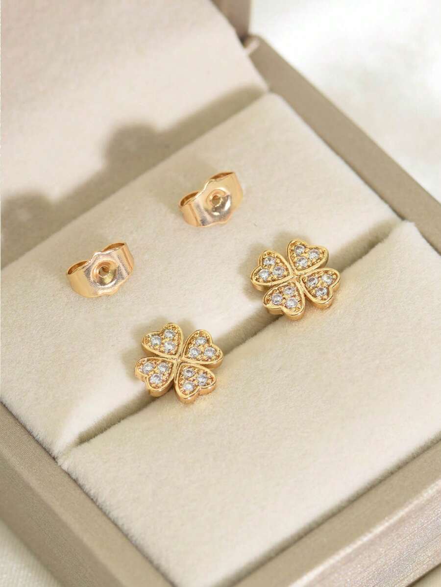 1 paire de boucles d'oreilles à tige cœur zirconium doré romantique. Convient pour le port quotidien, les vacances, les fêtes et les cadeaux pour les femmes.