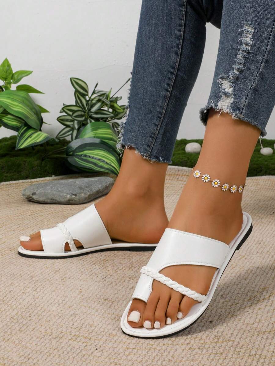 Women's New Open Toe Woven Hollow Slip-On Slippers With Gold Leopard Head Decoration, Fashion , Flat Comfortable Versatile Plus Size Ladies Casual, Beach, Holiday Sandals