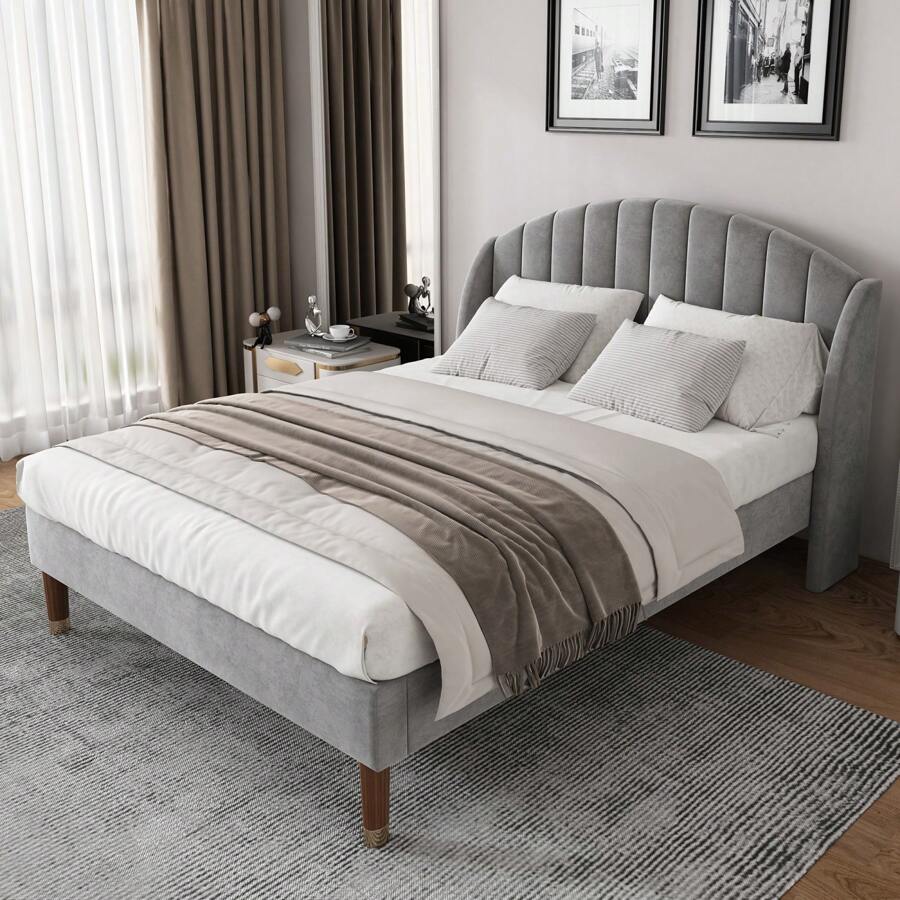 Letto imbottito dal design senza tempo, doghe in legno, facile da montare, velluto, rete a doghe in legno silenziosa e piedini di appoggio per una stabilità ottimale.