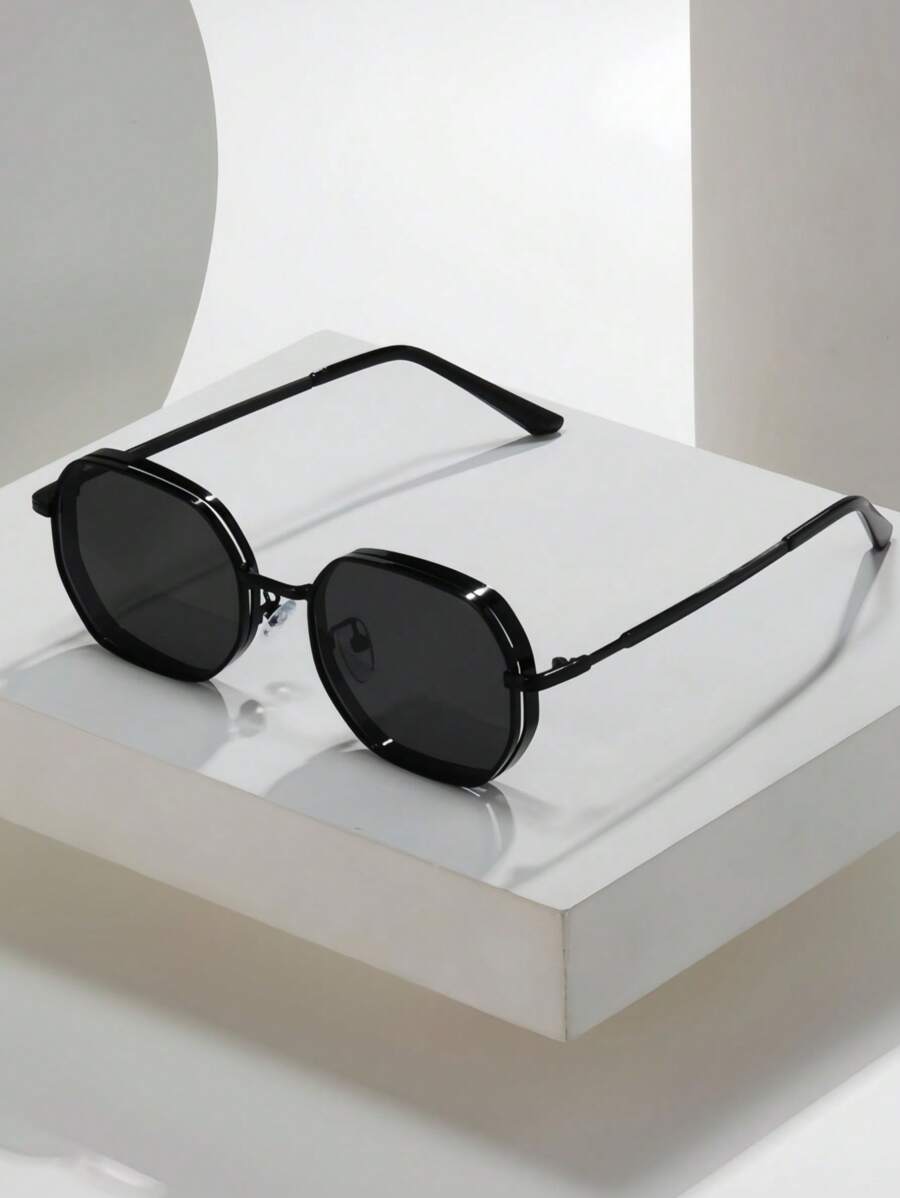 Nouvelles lunettes de mode rétro géométriques, monture en métal simple et élégante de haute qualité. Lunettes punk convenant pour le port quotidien décontracté, les fêtes, la photographie de rue, les défilés de mode