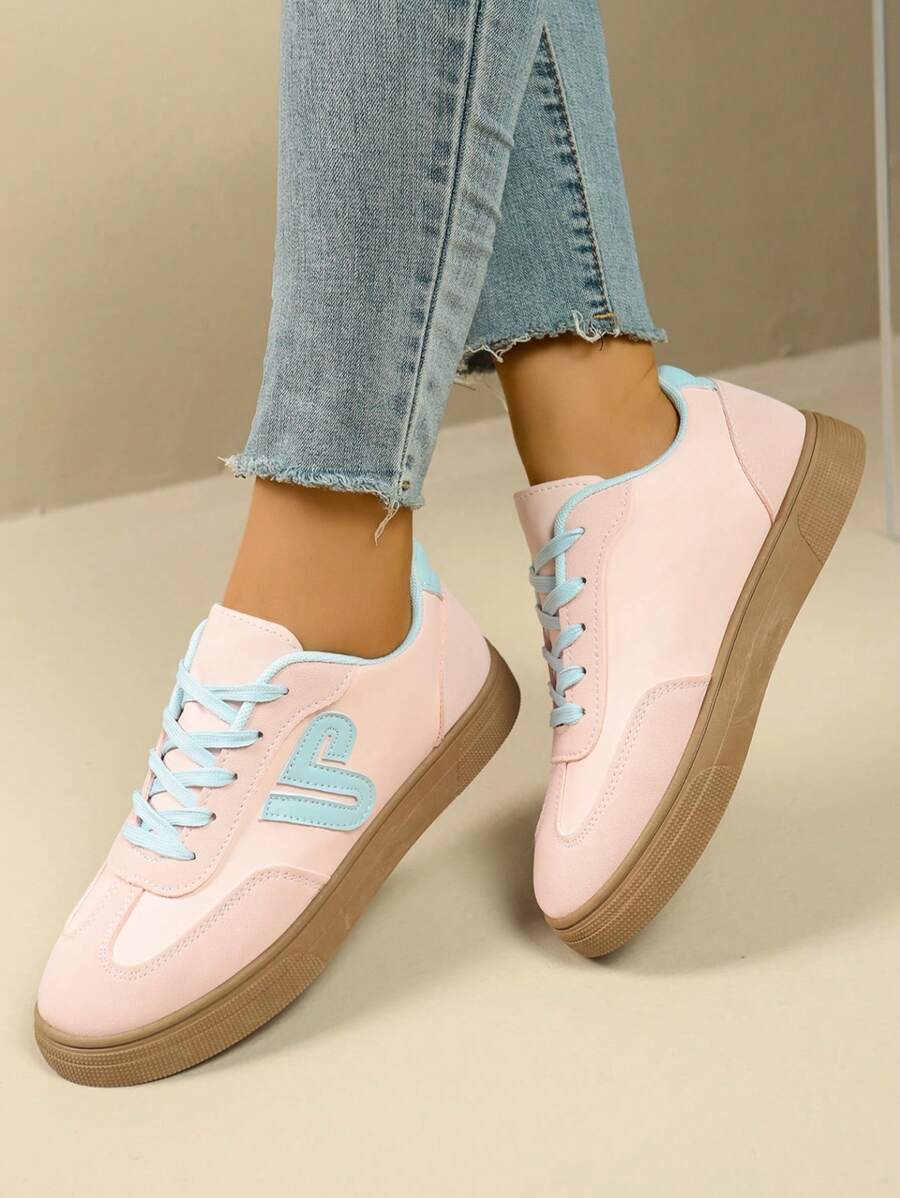 Nuevos zapatos casuales versátiles, transpirables y cómodos con cordones, zapatillas de goma de suela baja para mujer, temporada primavera verano otoño 2025