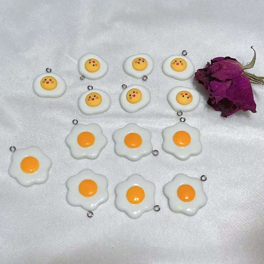 6 piezas Divertidos colgantes con forma de huevo de simulación de resina para hacer aretes, dijes, accesorios, llaveros, pulseras y otros artículos de joyería