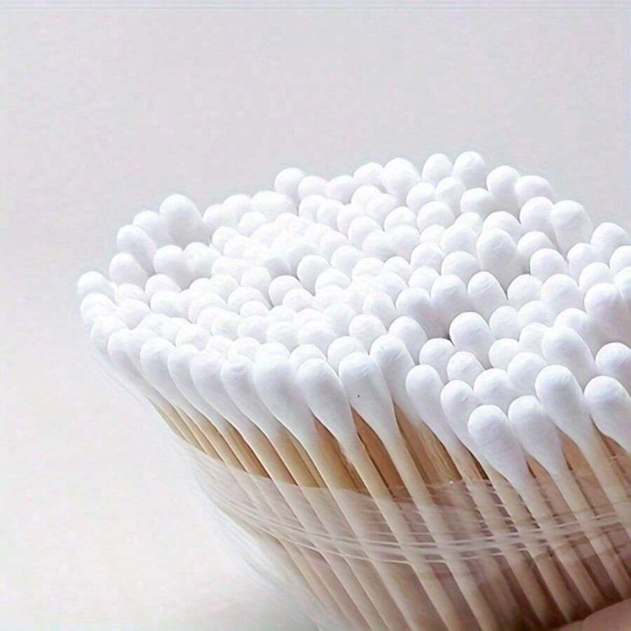 100 High-Quality Double-Ended Cotton Swabs For Effective Ear And Nose Cleaning And Makeup Applications