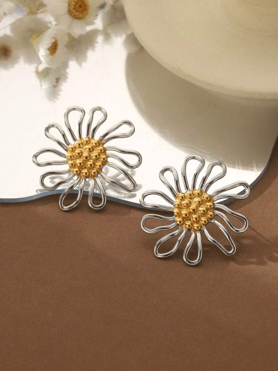 Retro Boho Gothic Style Silver Daisy Stainless Steel Earrings, Unique Design For Daily Wear, Suitable For Music Festivals, Parties, Beach Vacations