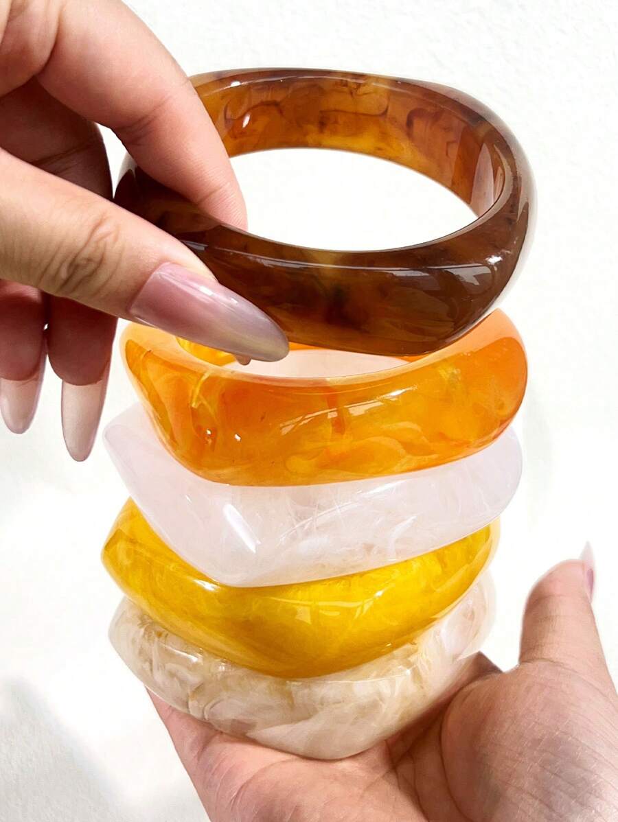 1 pieza Brazalete grueso de resina acrílica asimétrico, colorido y bohemio, pulsera de moda teñida anudada para mujer, brazalete con colgante geométrico gótico, regalo de joyería para parejas