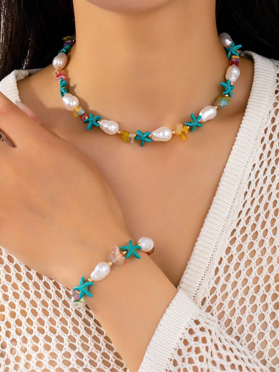 Collier 2 pièces style océan fait main en fausses perles et étoile de mer dorées pour femme, bracelet bohème en perles turquoise bleues, parure de bijoux style plage, élégant et délicat, idéal au quotidien ou pour une soirée en bord de mer.