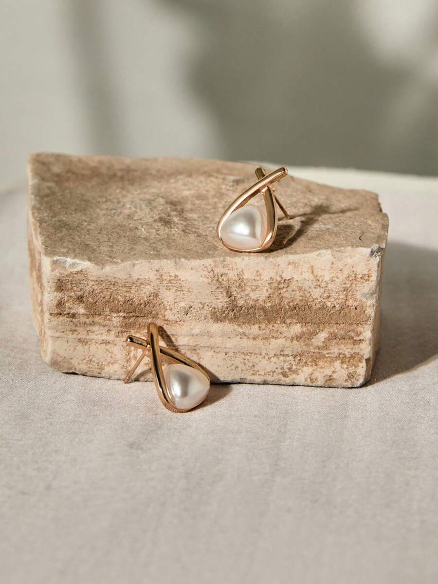 1 paire de boucles d'oreilles de luxe à motif croisé métallique avec faux perle, design minimaliste chic, polyvalent et populaire