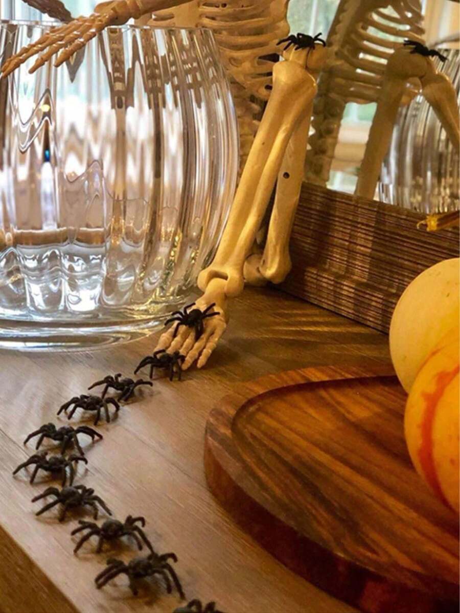 30pcs Realistic Spider Decorations, Suitable For Haunted House, Spider Web, Bar, Party, Pranks, Theme Party, Halloween, Christmas, Thanksgiving Gift