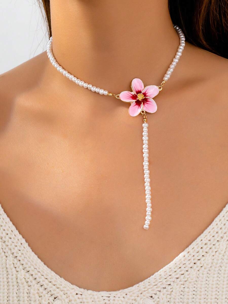 1 pièce Collier floral de perles fausses fait main de style boho, pendentif floral émaillé rose, collier ras-de-cou en chaîne Y pour femmes, bijoux de mode convenant pour un port quotidien, des sorties ou au bureau