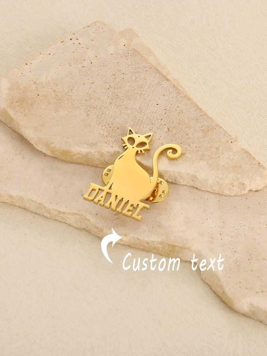 1 Stück kundenspezifische ägyptische Katzen-Namensbrosche für Frauen, goldfarbene Buchstaben-Brosche aus rostfreiem Stahl, Business-Party-Schmuckgeschenk