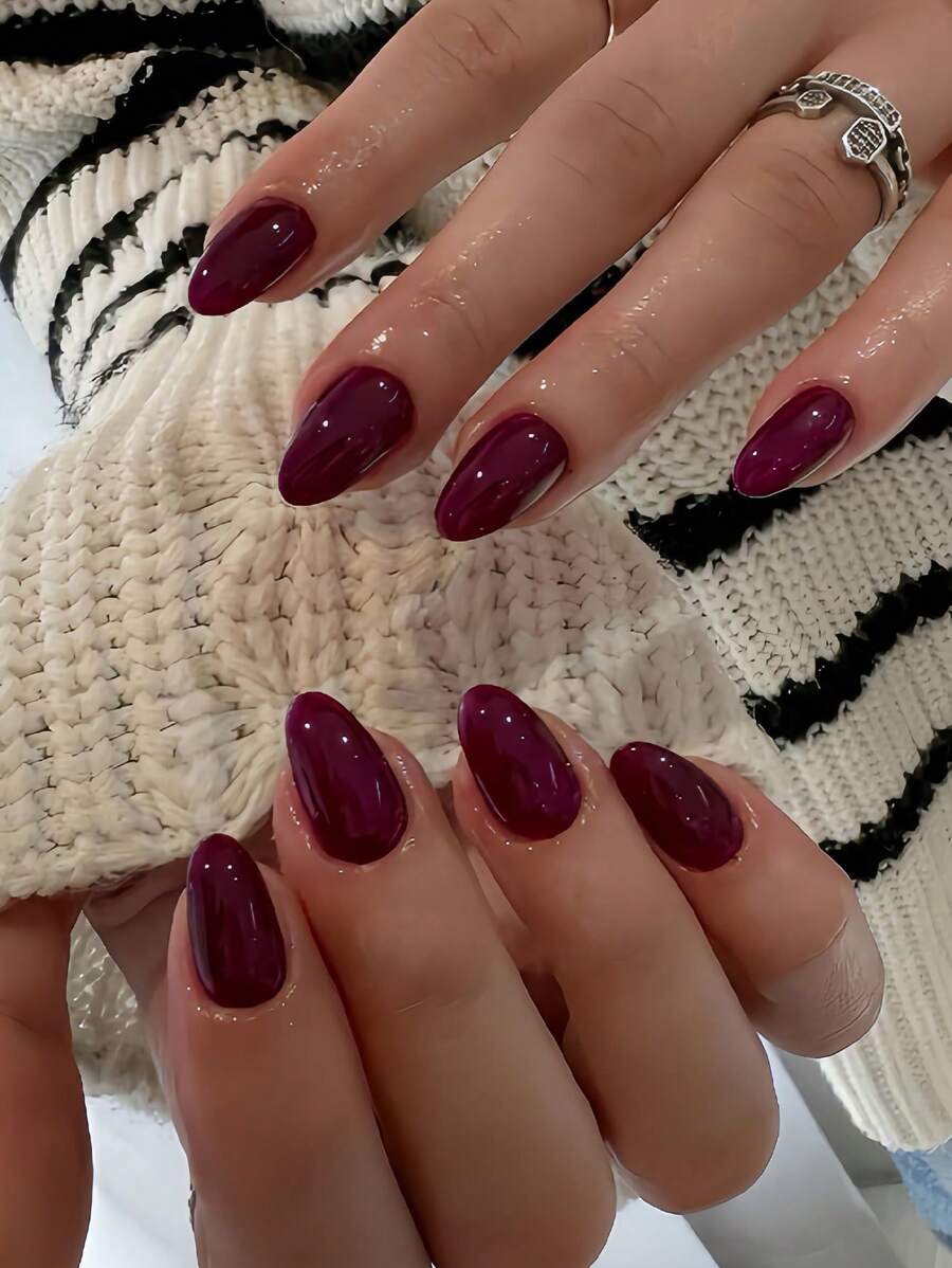 Set di 24 unghie finte con forma mandorla minimalist, colore bordeaux, corte ed eleganti, con 1 lima per unghie e 1 colla in gel