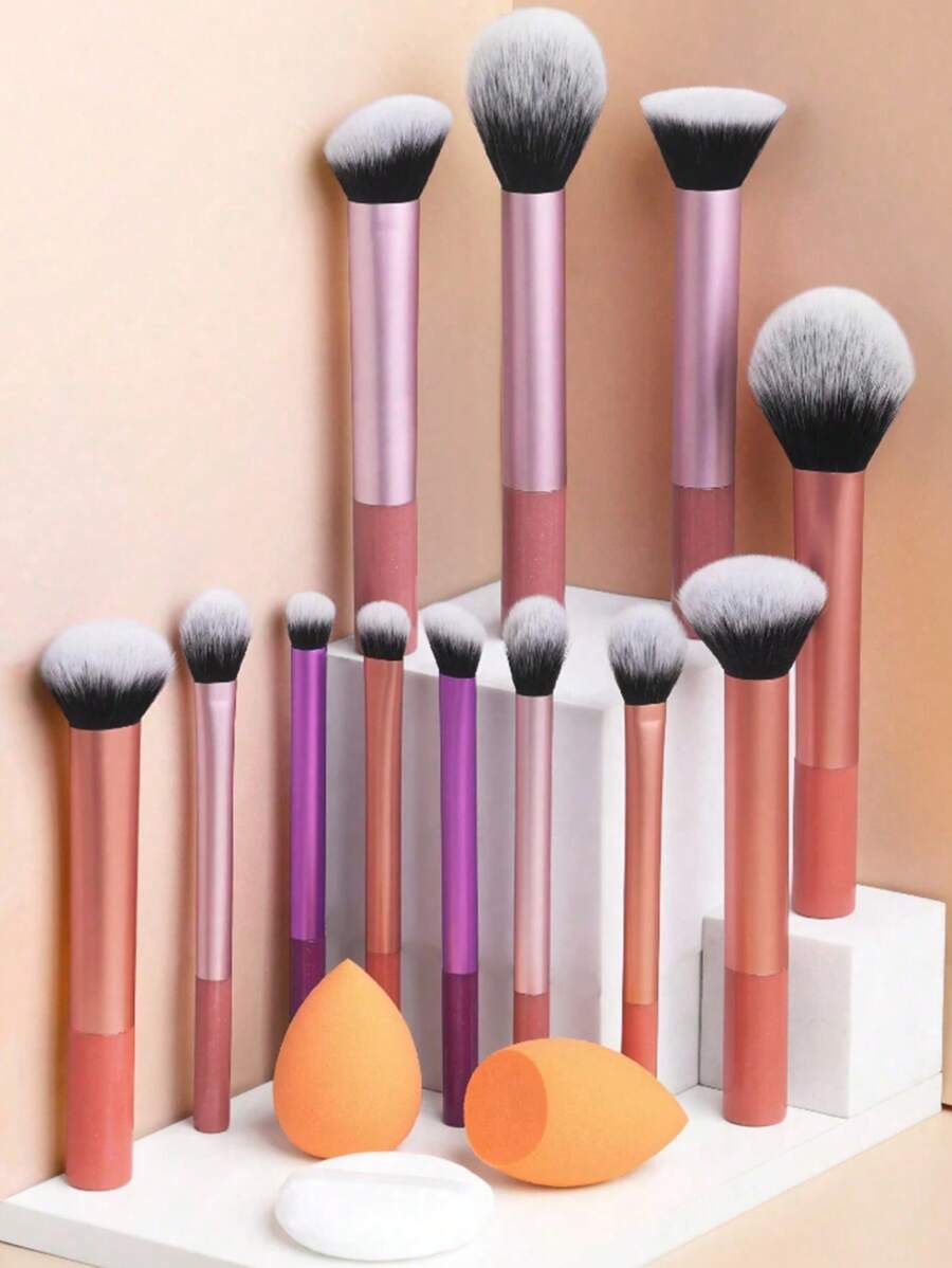 15 Peças Conjunto de Pincéis de Maquiagem, incluindo 12 Pincéis de Maquiagem, Pincel de Pó, Pincel de Blush, Pincel Marcador, Pincel de Sombra, Pincel de Cílios, Pincel de Delineador, Esponja de Maquiagem Angulada, Esponja de Maquiagem Redonda, Borla de Pó Redonda, Borla de Pó Triangular, Esponja de Maquiagem Triangular para Pó Solto, Blender de Líquido Fundação, Ferramentas de Maquiagem de Beleza