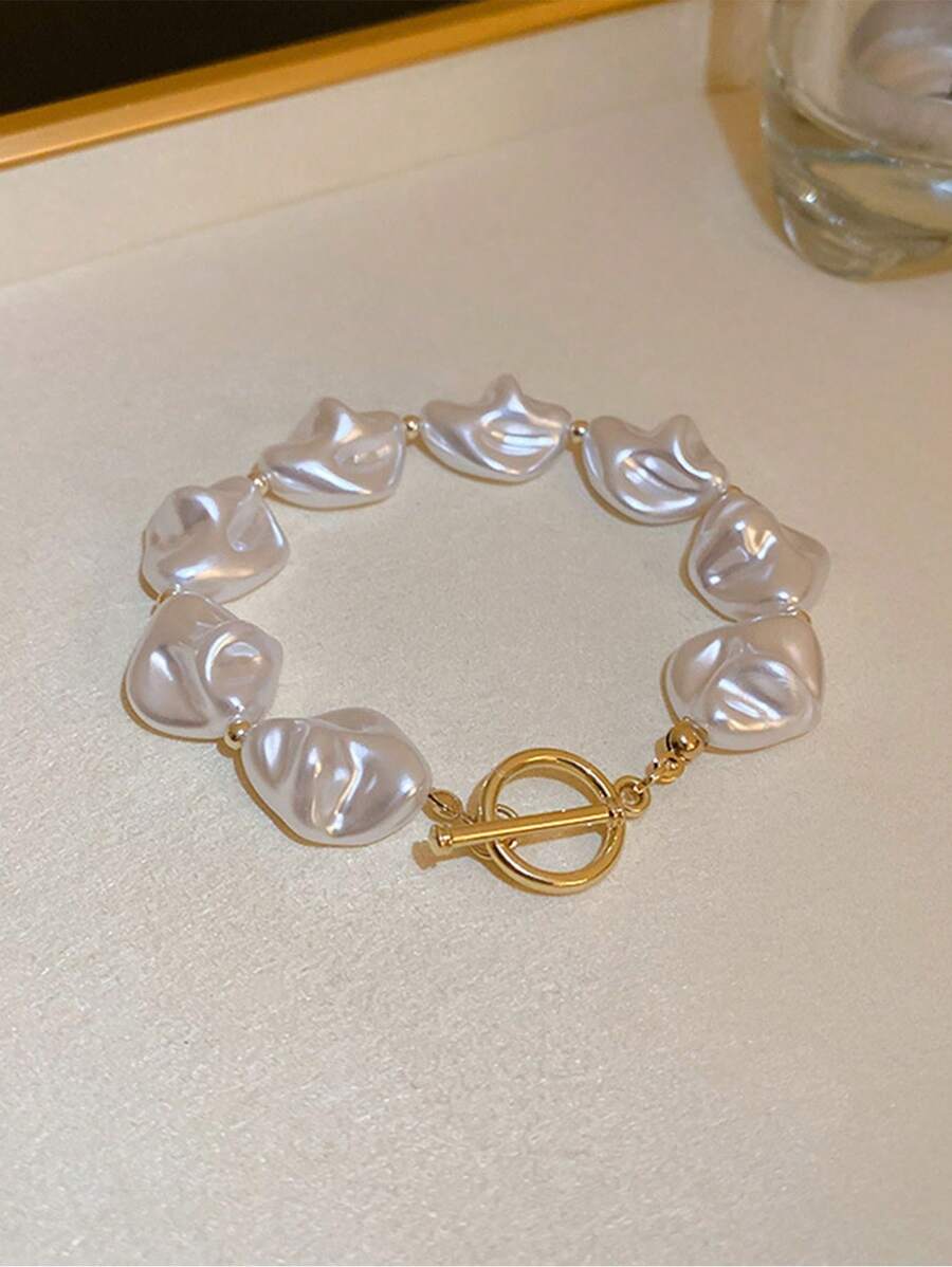 1pc Baroque Irregular Faux Pearl Bracelet OT Buckle Design Sense, Elegant And Fashionable, High-Gloss Pearl Bracelet For Women