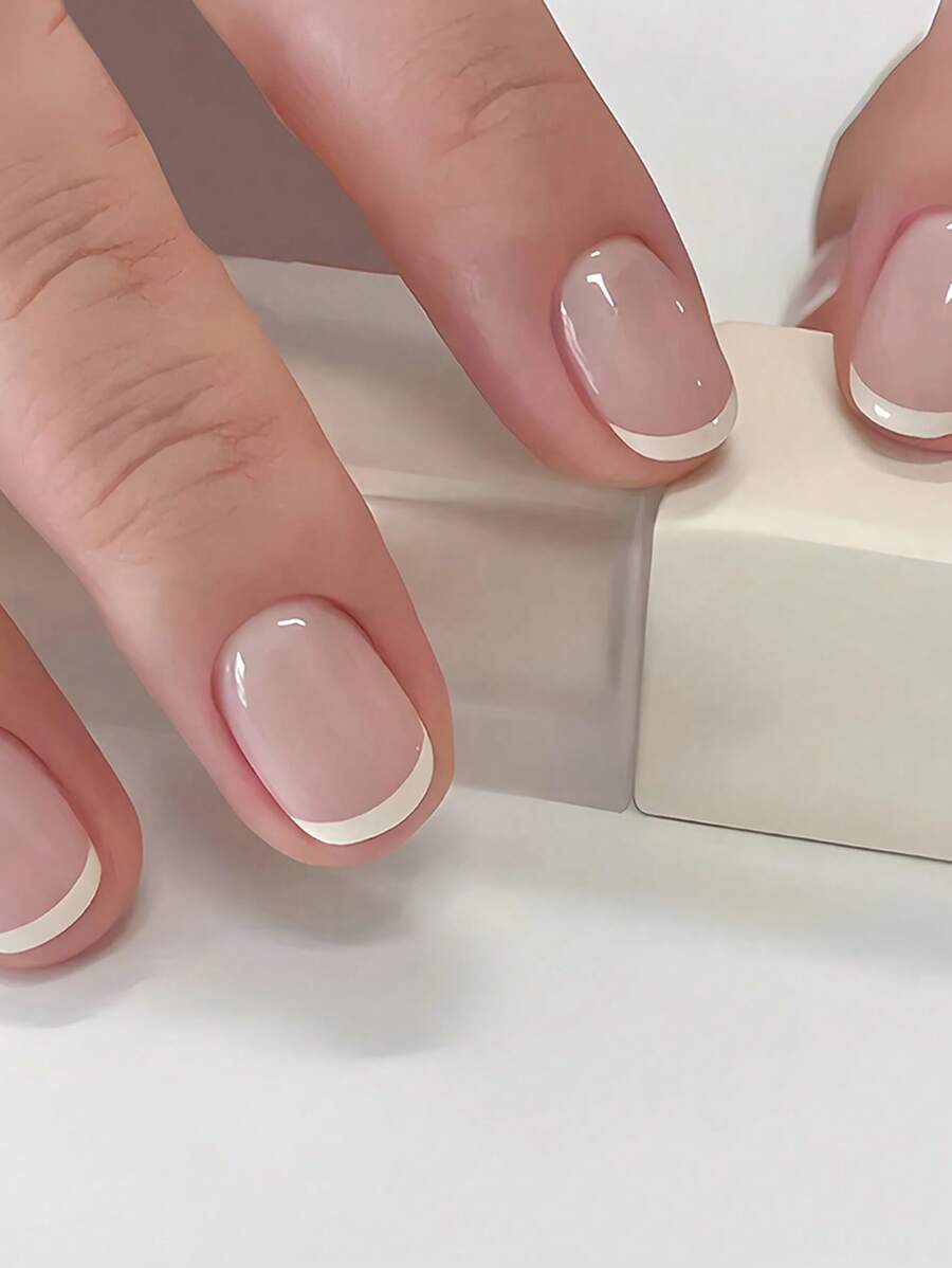 24 pezzi di unghie finte quadrate corte francesi, contrasto di colore semplice, motivo divertente, con 1 lima e 1 colla di gel da applicare