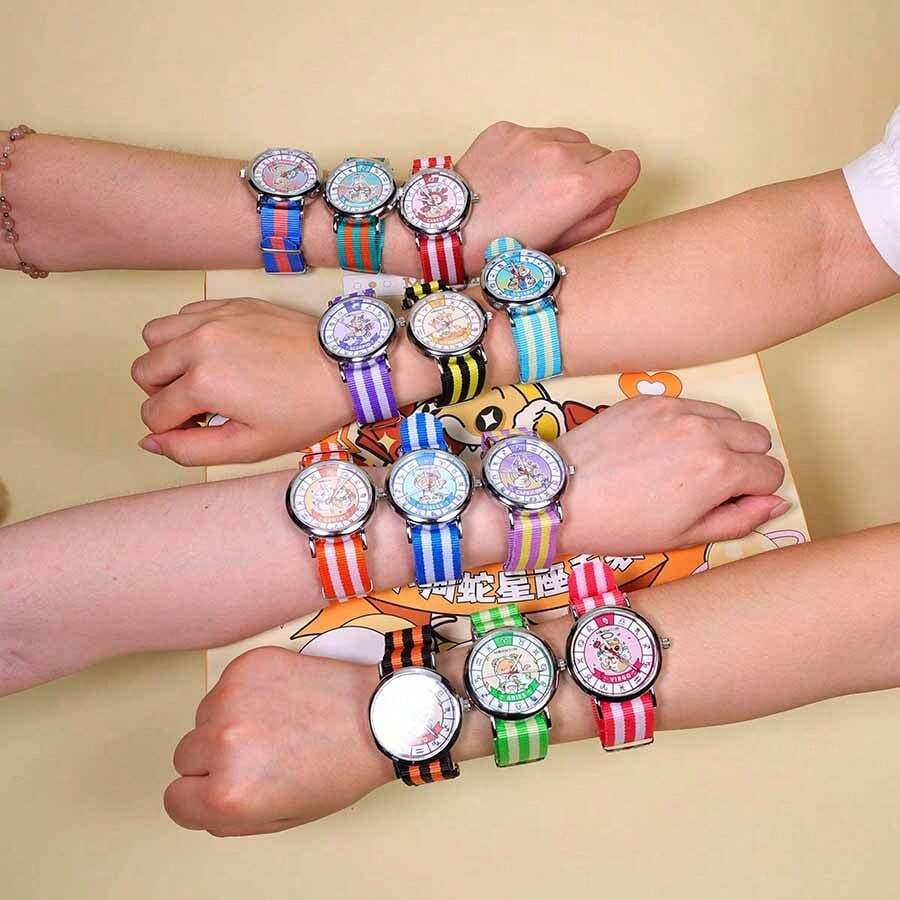 Moemton Reloj de cuarzo unisex de moda con diseño de constelación de cachorrito y serpiente de Moemton, M3.SMN03