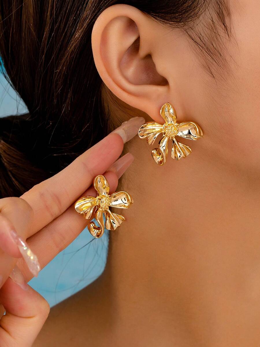 1 Pair Delicate Floral Stud Earrings For Women, Golden Color, Suitable For Everyday Wear, Parties, Gatherings, Valentine's Day Gift