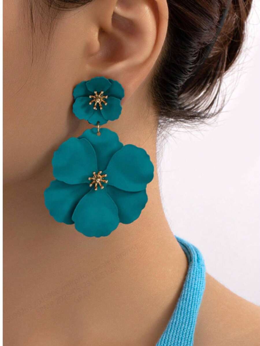 2 brincos de metal assimétricos multicamadas com flores coloridas