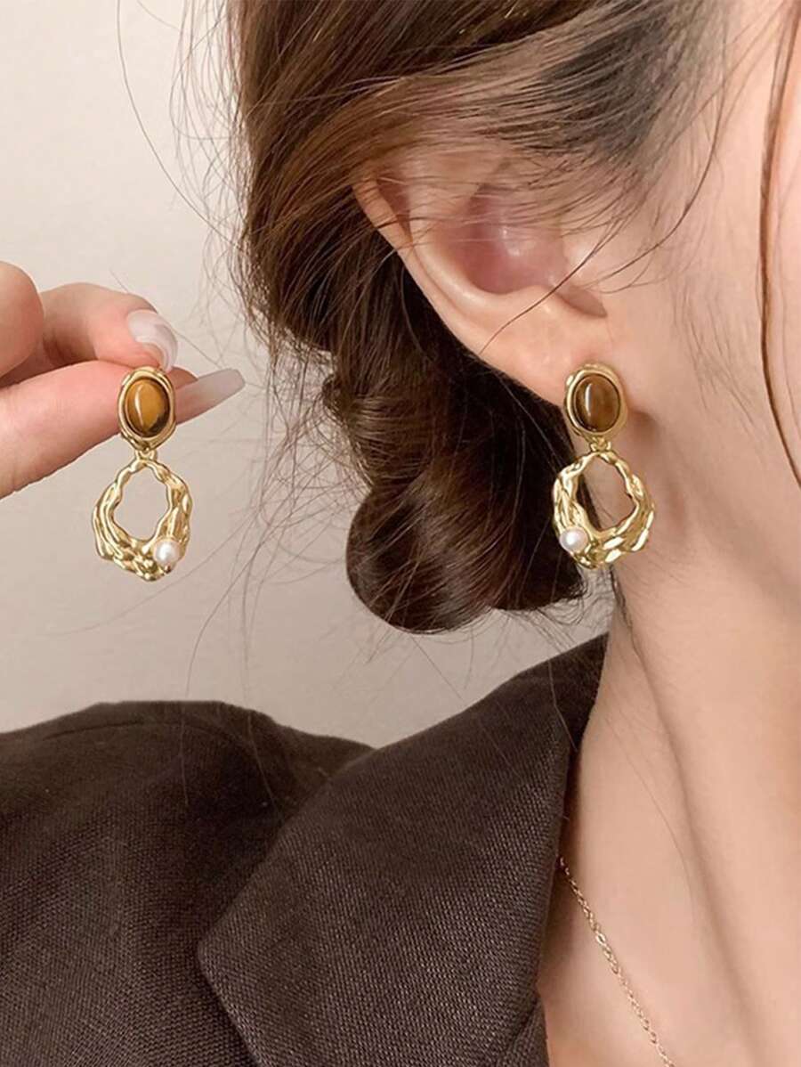 1 par de brincos vintage com pedra olho de tigre e pérola assimétrica, elegantes e versáteis para mulheres