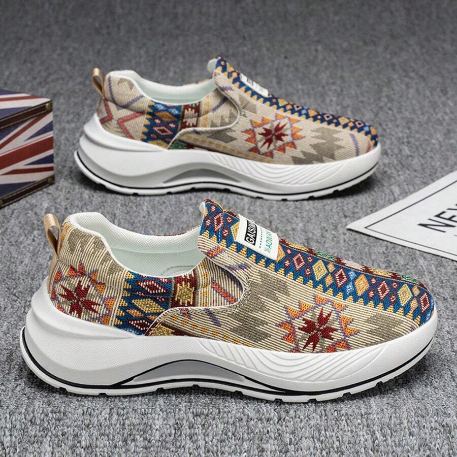 2025 Nuove sneaker casual da uomo, scarpe da skateboard, versatili da indossare con jeans o tute, stile slip-on
