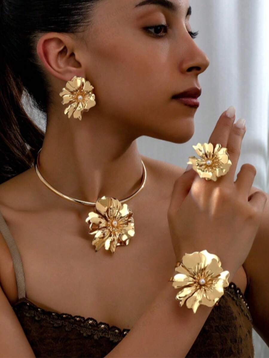 Conjunto de joyas de flores doradas con perlas falsas, adecuado para ocasiones formales