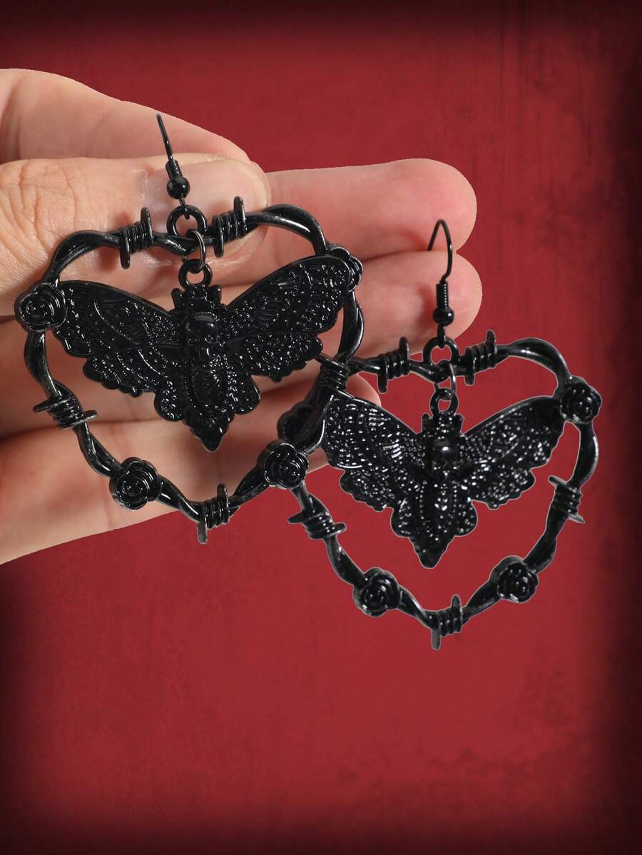 1 paire de boucles d'oreilles pendantes mode femme, style gothique vintage avec motif d'épine, rose, cœur, crâne et aile de papillon. Boucles d'oreilles en alliage punk avec épine, rose et cœur. Matériau métallique, convient pour les robes de soirée, style gothique.