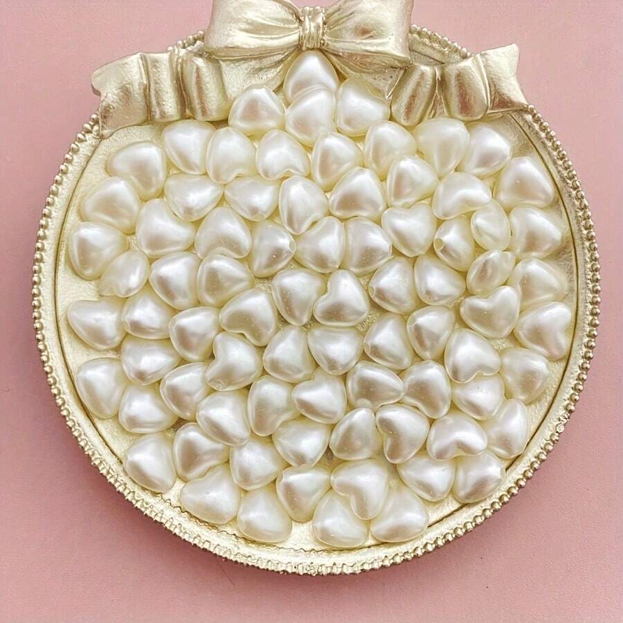 50 piezas de cuentas acrílicas en forma de corazón blancas de 10 mm - Cuentas brillantes para manualidades para hacer joyas DIY, pulseras, collares, aretes y llaveros - Accesorios de manualidades duraderos y ligeros, cuentas para hacer joyas, componentes de pulseras, diseño de cuentas decorativas, dijes de llavero, componentes con estilo, acabado suave, para artesanos creativos