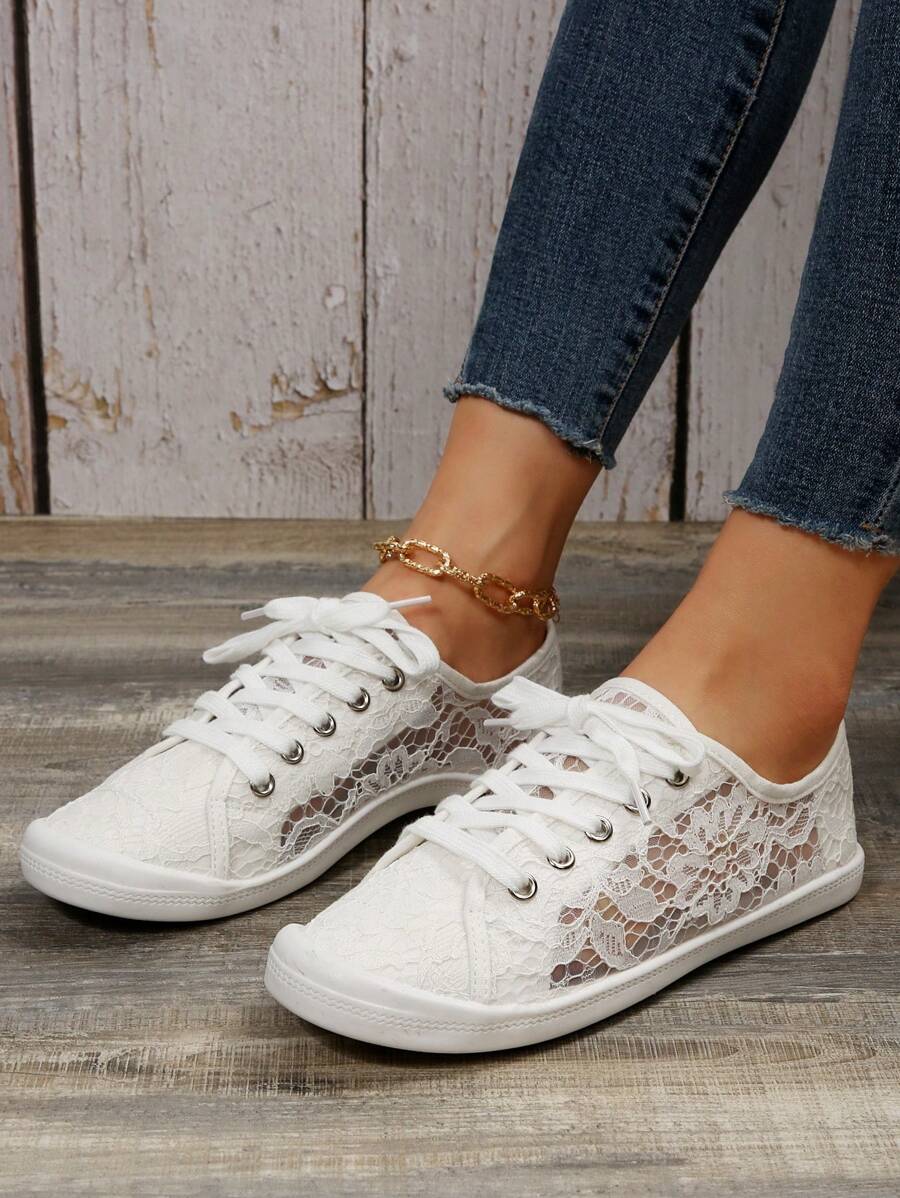 Bequeme Damen Weiße Spitze Slip-On Sneaker mit runder Kappe, atmungsaktives Obermaterial, strapazierfähige TPR-Laufsohle, Freizeitschuhe für alle Jahreszeiten