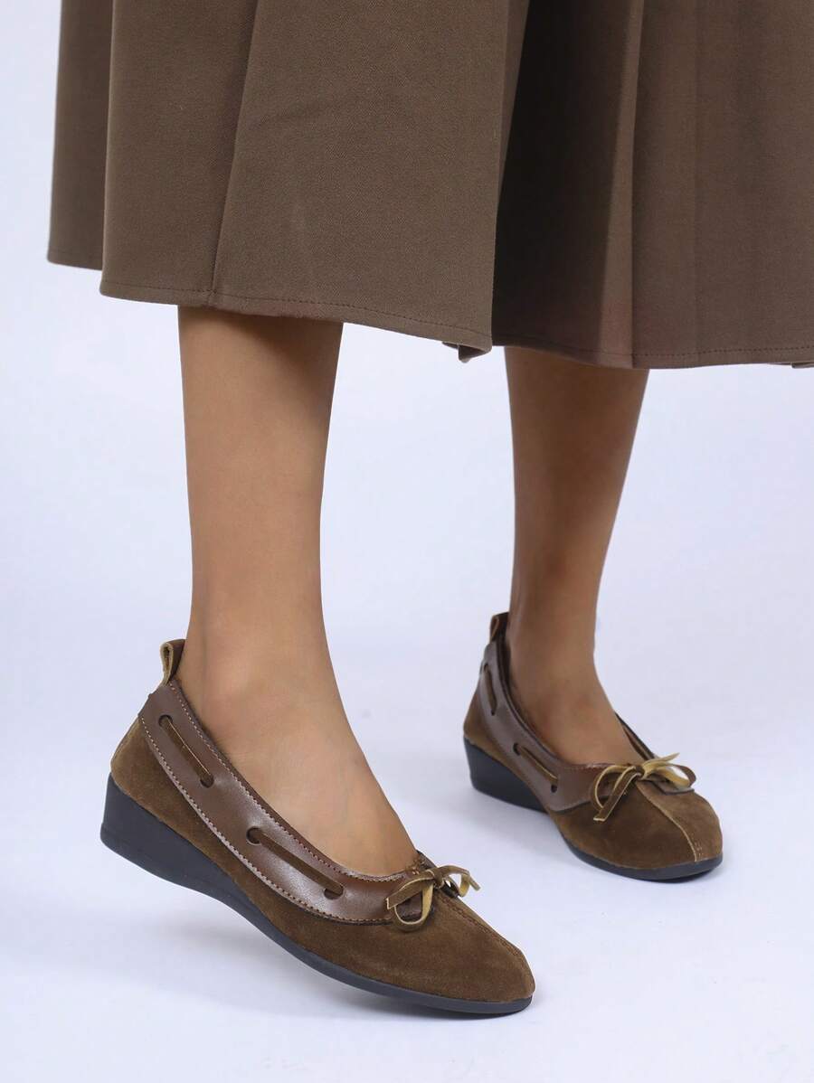Nuevo estilo de zapatos planos casuales todo el año, tipo mocasín con lazo, cómodos para el diario, diseño simple y elegante para mujeres y madres