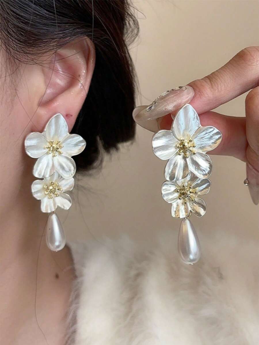 Conjunto de 2 peças de brincos longos de flor branca com pérola falsa, acessório de moda elegante para mulheres sem orelhas furadas