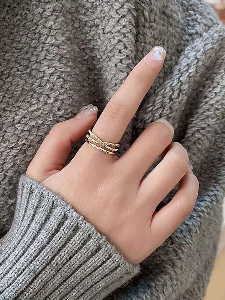 1 pieza Anillo de mujer de lujo de cobre incrustado con circonita cúbica sintética blanca brillante, adecuado para uso durante todo el año