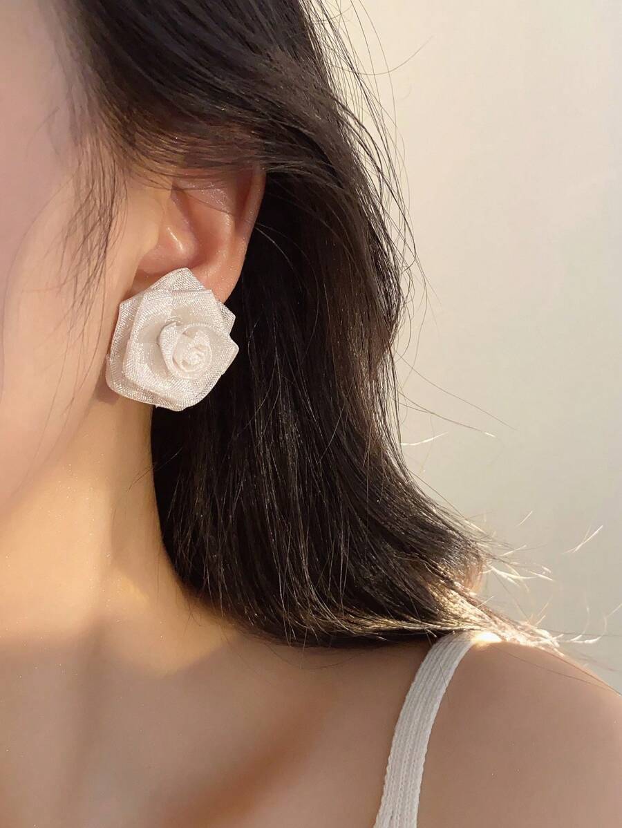 1 Paar handgefertigte weiße Rosen Stoff Ohrstecker, elegant für Frauen für Party, Bankette, Feiertage