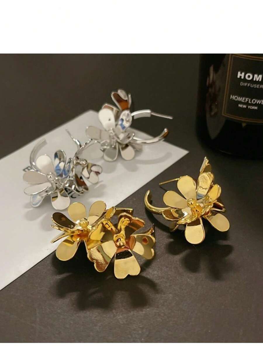 1 Pair Stainless Steel Exaggerated Gold Flower C-Shaped Hoop Earrings, Vintage Chic High-End Fashion Earrings For Women