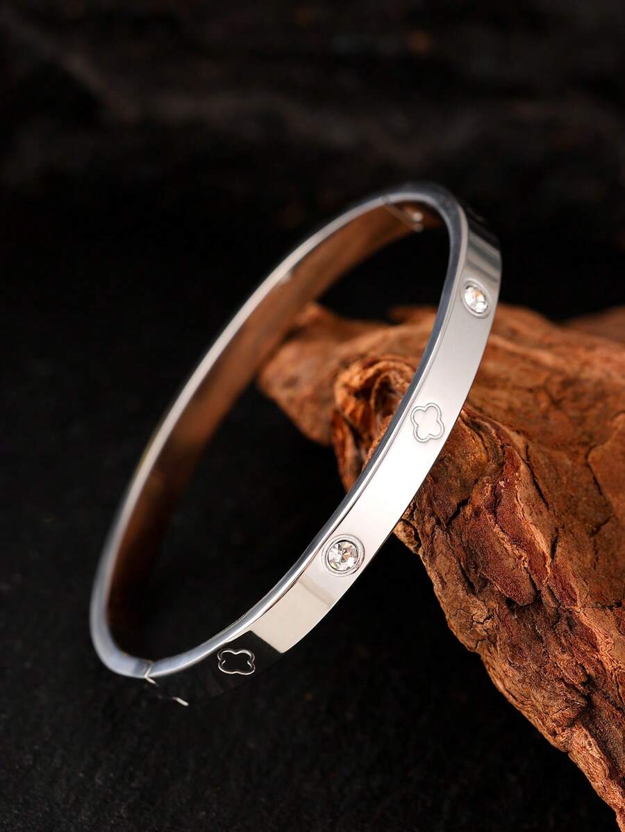 1pc Stainless Steel Minimalist Four-Leaf Clover Zirconia Clasp Bracelet, Simple Band Bangle For Men, Hipster Jewelry Suitable For Daily Wear